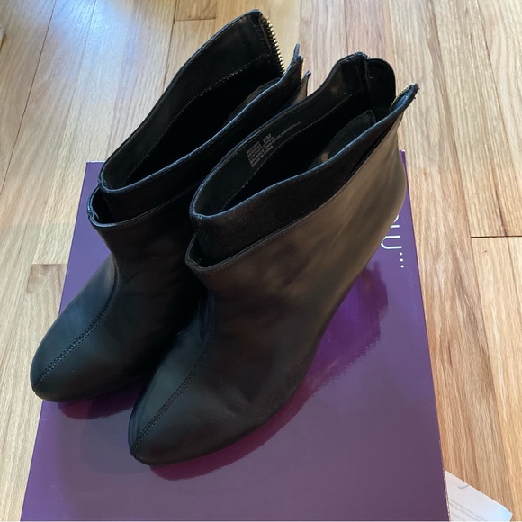 EUC Me Too black leather ankle boots size 9 - Picture 11 of 15